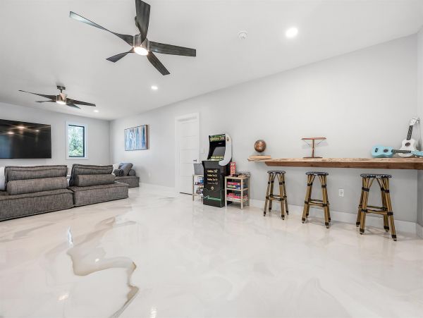 Navarre Beach Waterfront Luxury Vacation Home with Private Beach