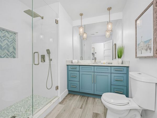 Navarre Beach Waterfront Luxury Vacation Home with Private Beach