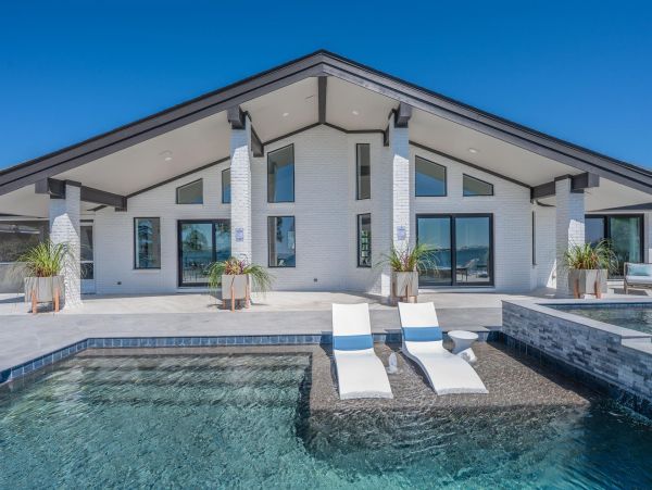 Navarre Beach Waterfront Luxury Vacation Home with Private Beach