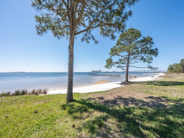 Navarre Beach Waterfront Luxury Vacation Home with Private Beach