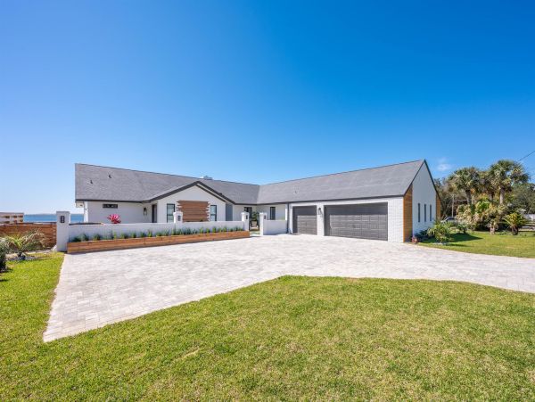 Navarre Beach Waterfront Luxury Vacation Home with Private Beach