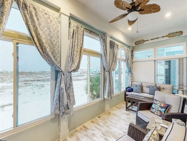 Navarre Vacation Home Five Bedroom Steps from Beach
