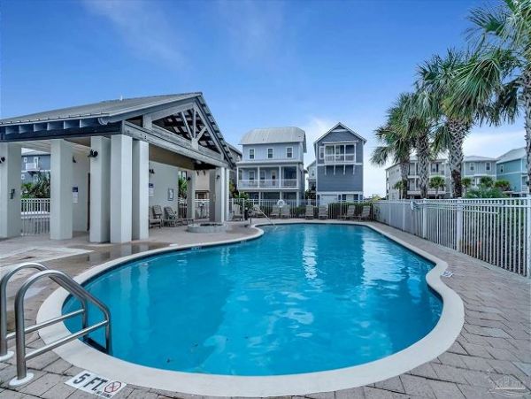 Navarre Vacation Home Five Bedroom Steps from Beach
