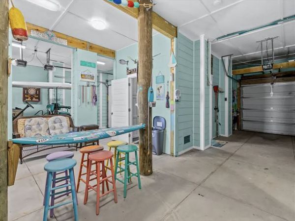 Navarre Vacation Home Five Bedroom Steps from Beach