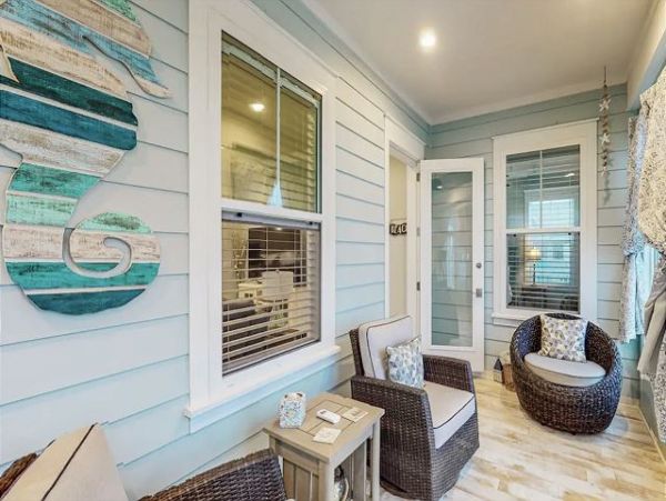 Navarre Vacation Home Five Bedroom Steps from Beach