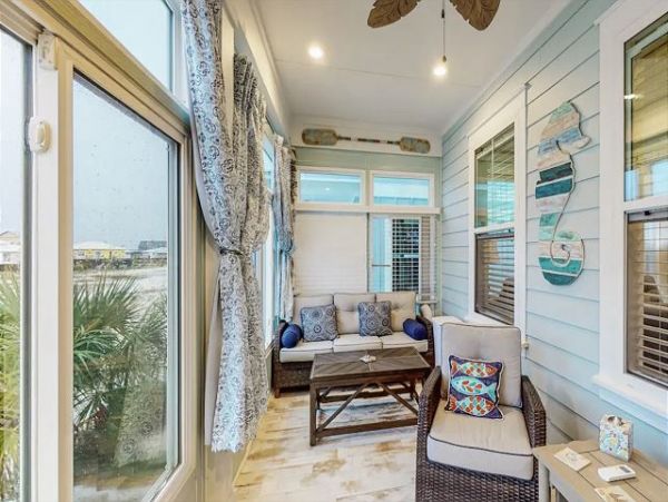 Navarre Vacation Home Five Bedroom Steps from Beach