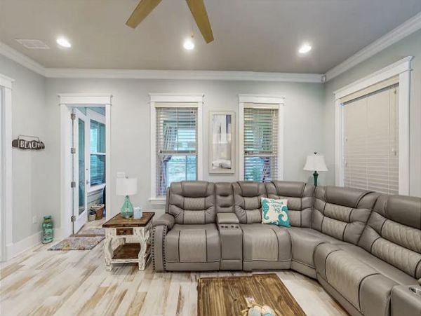 Navarre Vacation Home Five Bedroom Steps from Beach