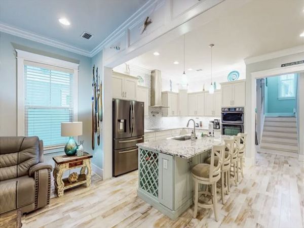Navarre Vacation Home Five Bedroom Steps from Beach