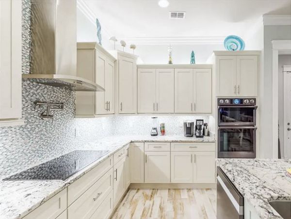 Navarre Vacation Home Five Bedroom Steps from Beach