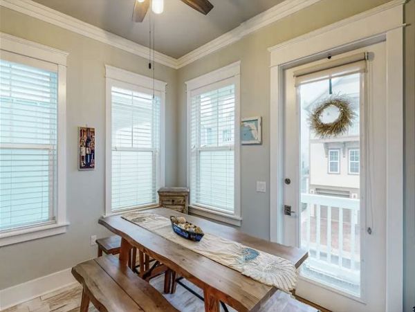 Navarre Vacation Home Five Bedroom Steps from Beach