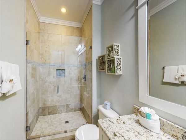 Navarre Vacation Home Five Bedroom Steps from Beach