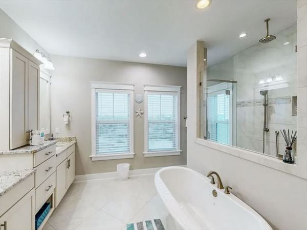 Navarre Vacation Home Five Bedroom Steps from Beach