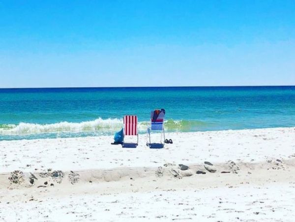 Navarre Vacation Home Five Bedroom Steps from Beach