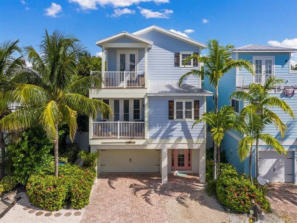 Lovely 4 Bedroom Home in Holmes Beach