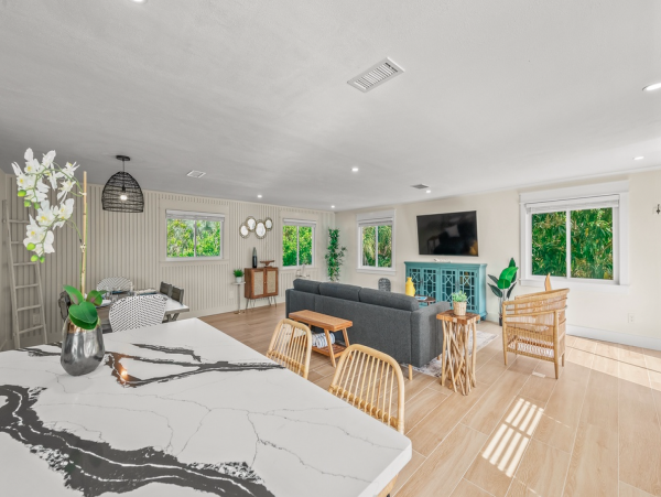 Anna Maria Vacation Home Three Bedroom Walk to Beach