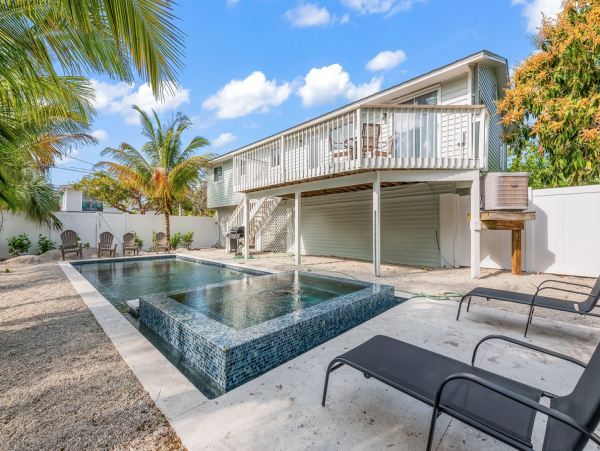 Anna Maria Vacation Home Three Bedroom Walk to Beach