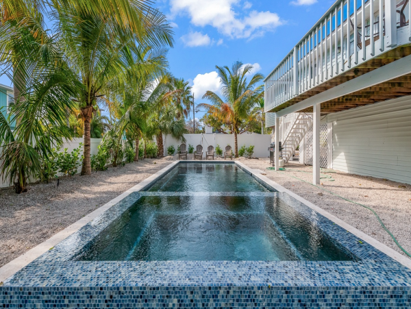 Anna Maria Vacation Home Three Bedroom Walk to Beach