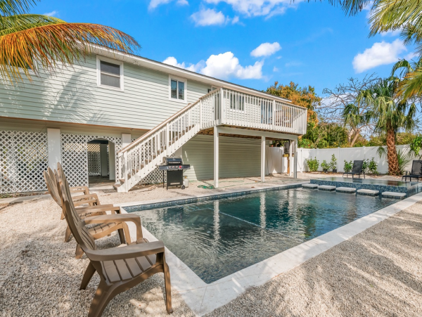 Anna Maria Vacation Home Three Bedroom Walk to Beach
