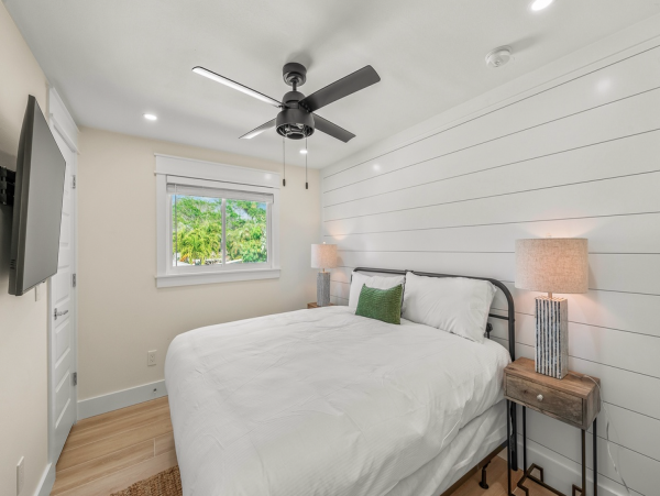Anna Maria Vacation Home Three Bedroom Walk to Beach