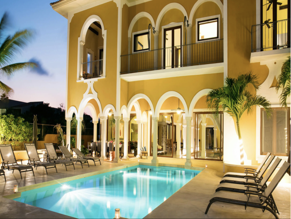 Luxury Beach Villa 16,000 Sq Ft luxury Living