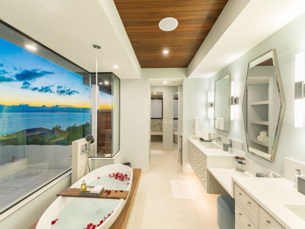 Luxury Beach-Front Villa with 4 Bedrooms