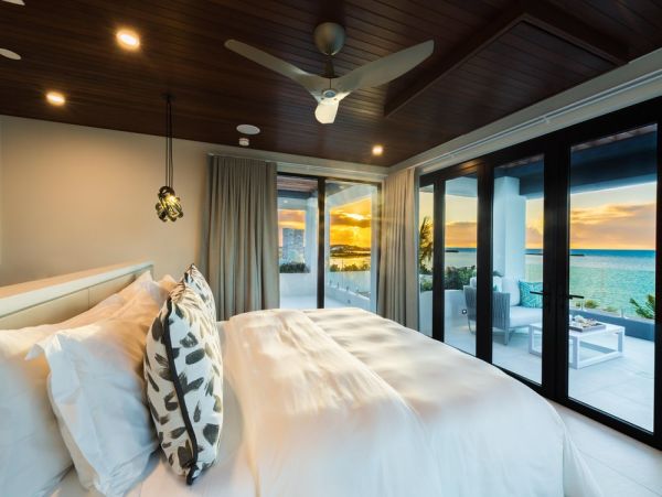 Luxury Beach-Front Villa with 4 Bedrooms