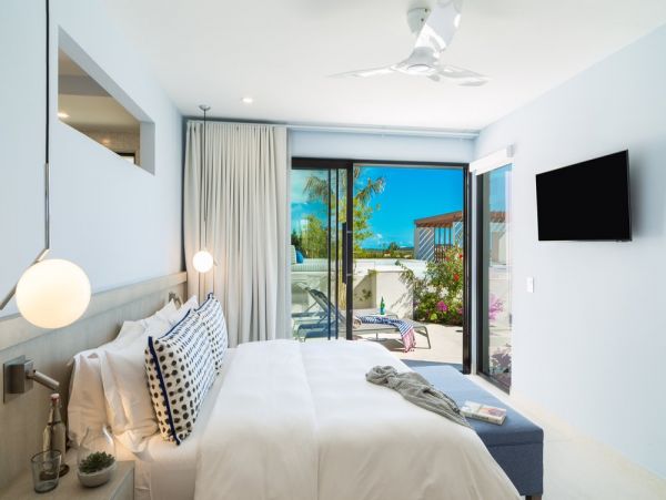 Luxury Beach-Front Villa with 4 Bedrooms