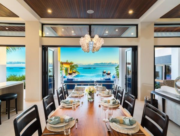Luxury Beach-Front Villa with 4 Bedrooms
