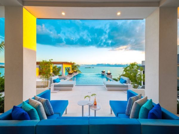 Luxury Beach-Front Villa with 4 Bedrooms