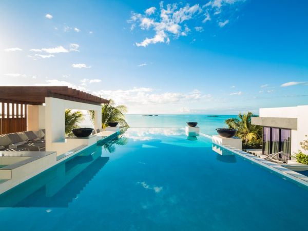 Luxury Beach-Front Villa with 4 Bedrooms