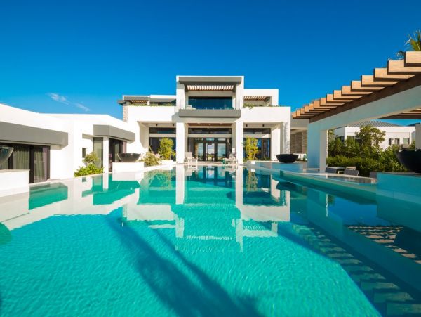 Luxury Beach-Front Villa with 4 Bedrooms