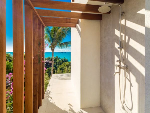 Luxury Beach-Front Villa with 4 Bedrooms
