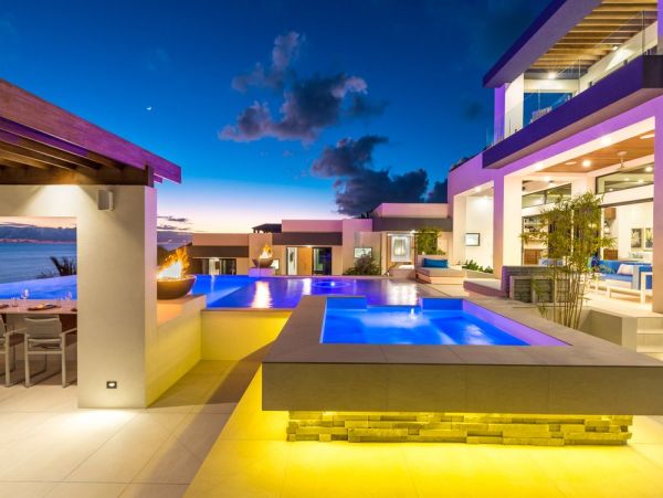 Luxury Beach-Front Villa with 4 Bedrooms