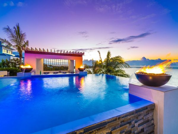 Luxury Beach-Front Villa with 4 Bedrooms