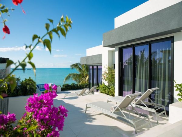 Luxury Beach-Front Villa with 4 Bedrooms