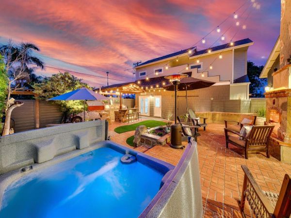 Lovely Home One Block from Ocean with Casita
