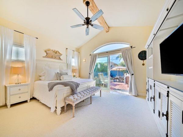 Lovely Home One Block from Ocean with Casita