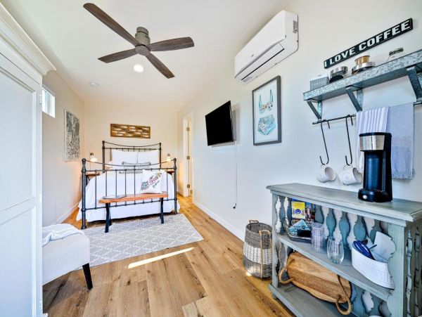 Lovely Home One Block from Ocean with Casita