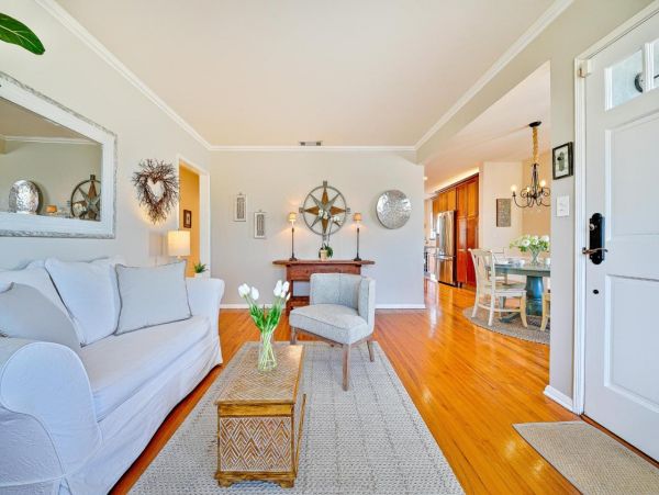 Lovely Home One Block from Ocean with Casita