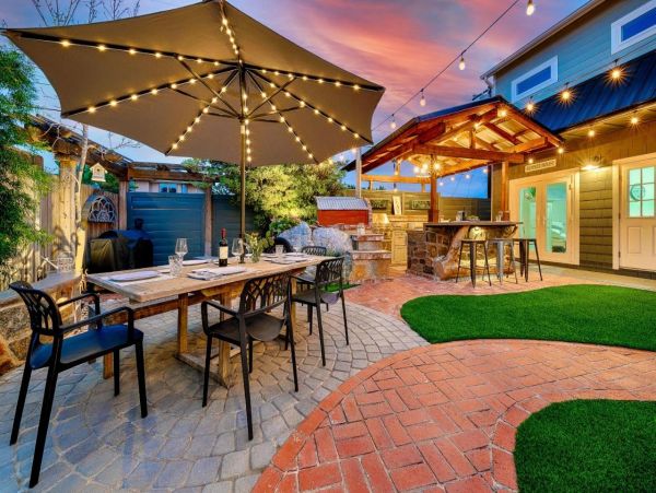 Lovely Home One Block from Ocean with Casita
