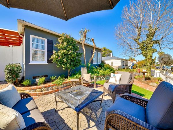 Lovely Home One Block from Ocean with Casita