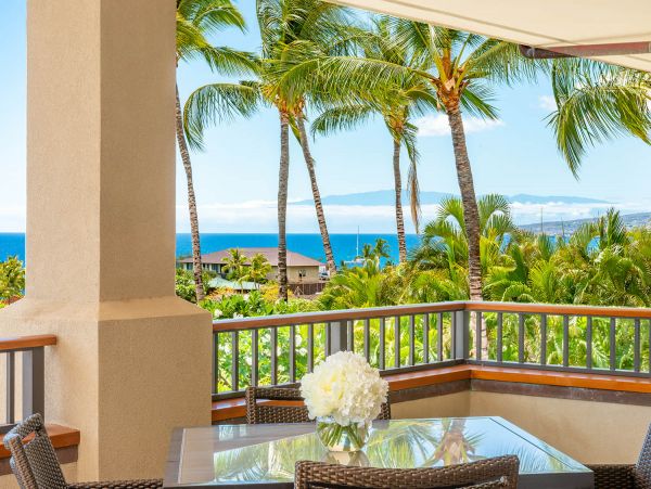 Waimea Vacation Home Four Bedroom Walk to Beach