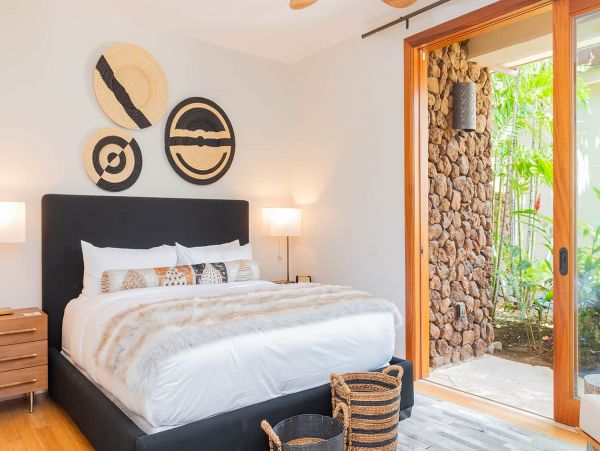 Waimea Vacation Home Four Bedroom Walk to Beach