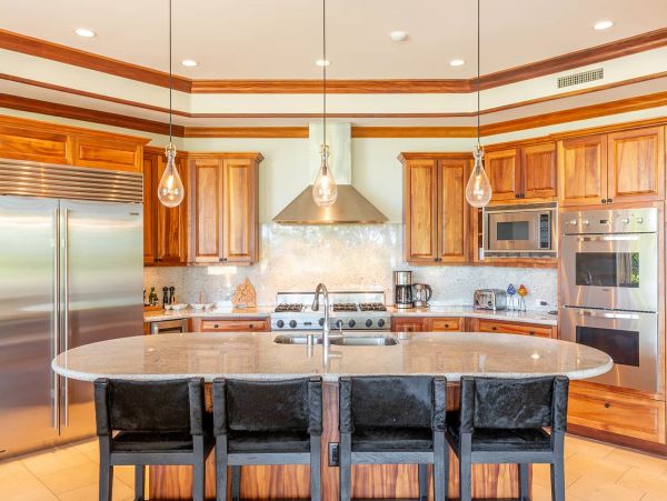 Waimea Vacation Home Four Bedroom Walk to Beach