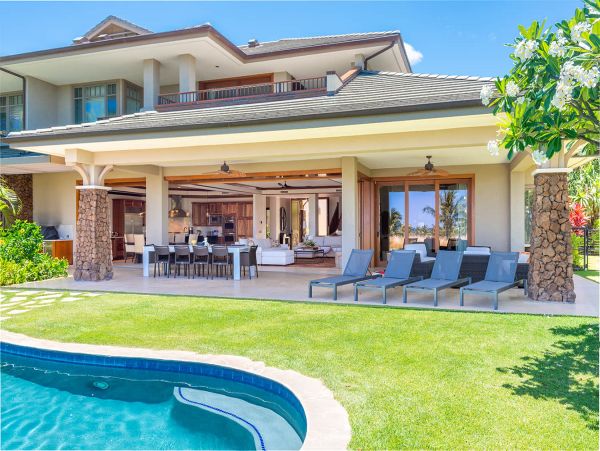 Waimea Vacation Home Four Bedroom Walk to Beach