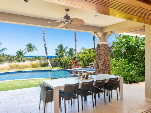 Waimea Vacation Home Four Bedroom Walk to Beach