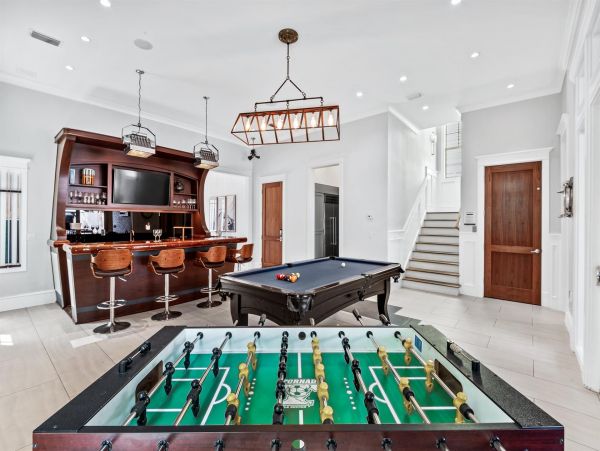 Destin Eight Bedroom Walk to the Beach Vacation Rental