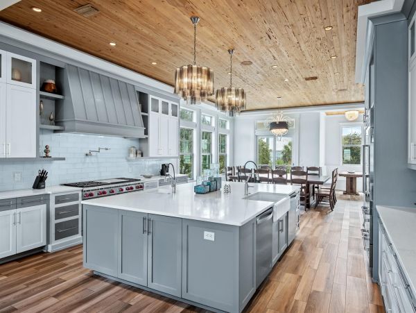 Destin Eight Bedroom Walk to the Beach Vacation Rental