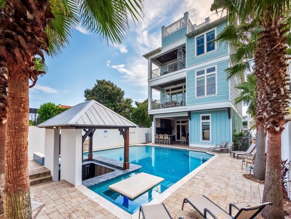 Destin Eight Bedroom Walk to the Beach Vacation Rental