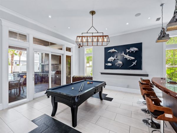 Destin Eight Bedroom Walk to the Beach Vacation Rental